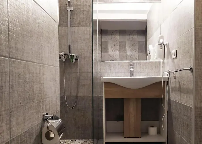 Evoo Liceu * טיראנה